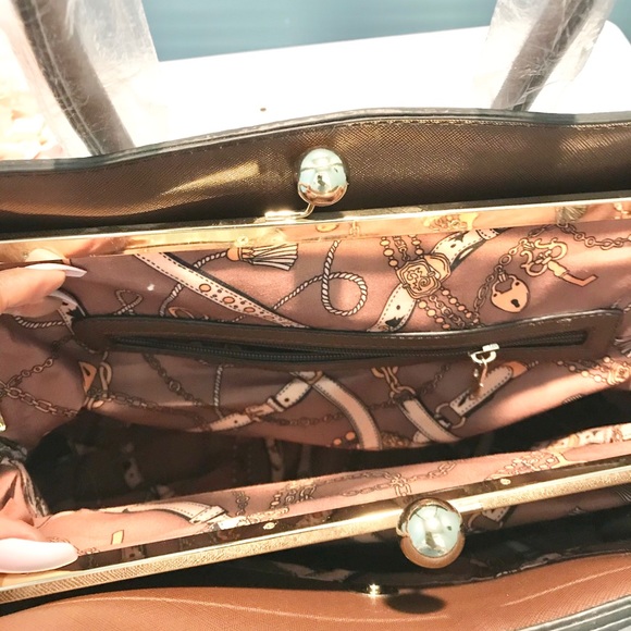 La Terre Fashion large handbag in chocolate. - Picture 6 of 7